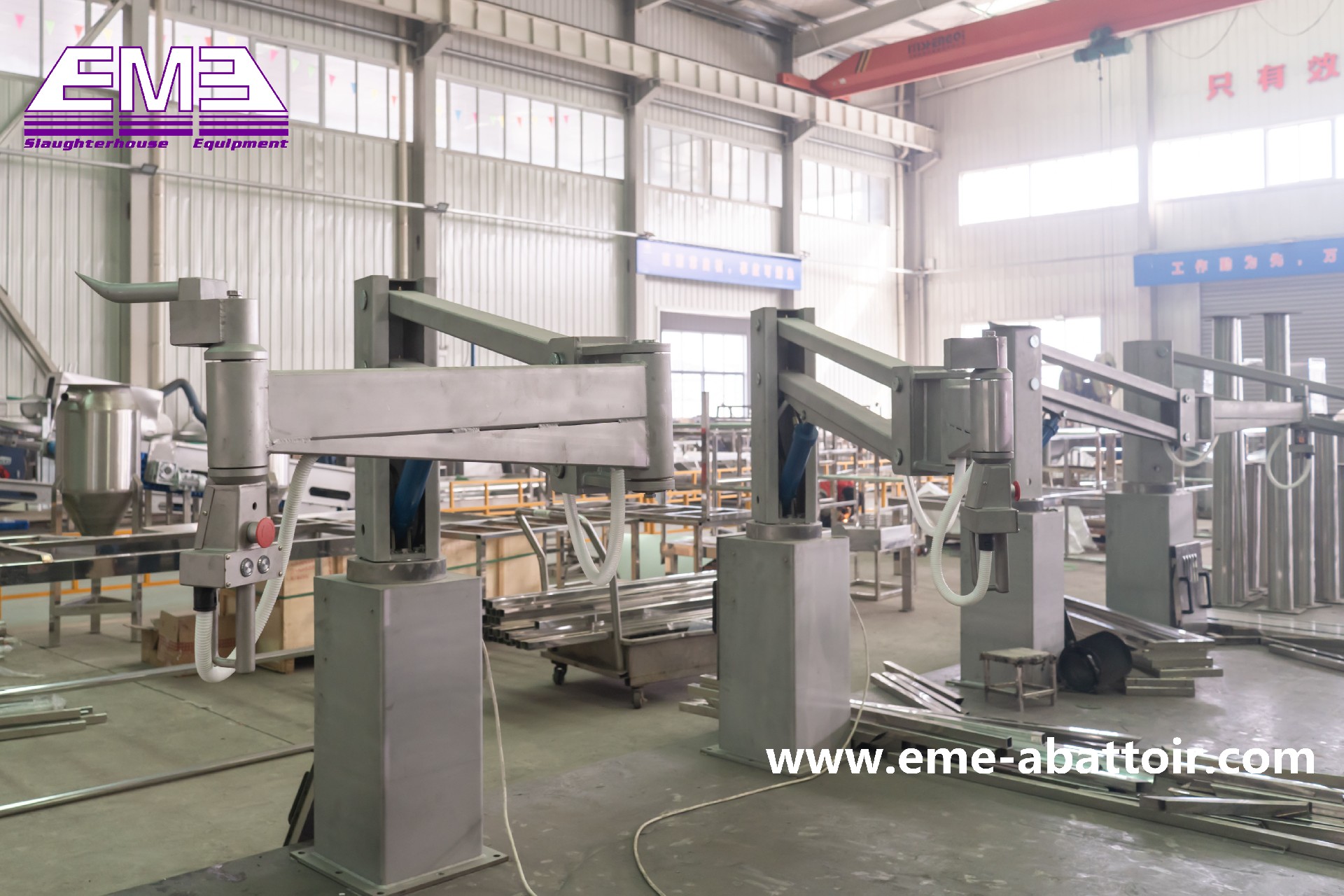 Pig carcass arm type unloading machine
