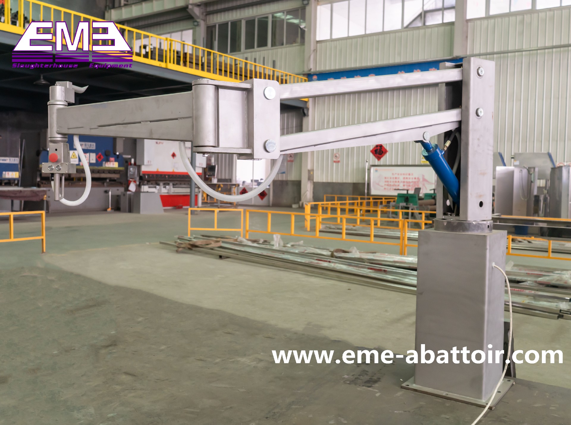 Pig carcass arm type unloading machine
