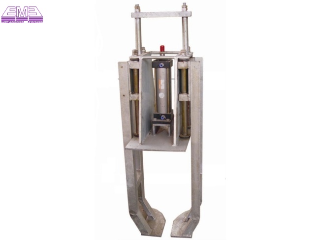 Pig carcass auto unloading device in pig slaughterhouse and abattoir