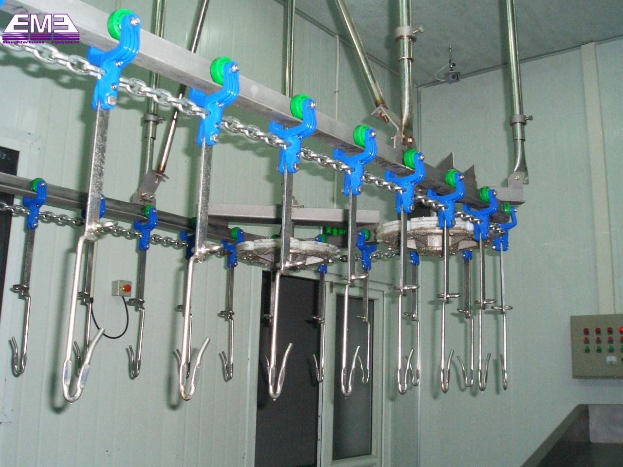 Poultry evisceration and chilling automatic convey rail