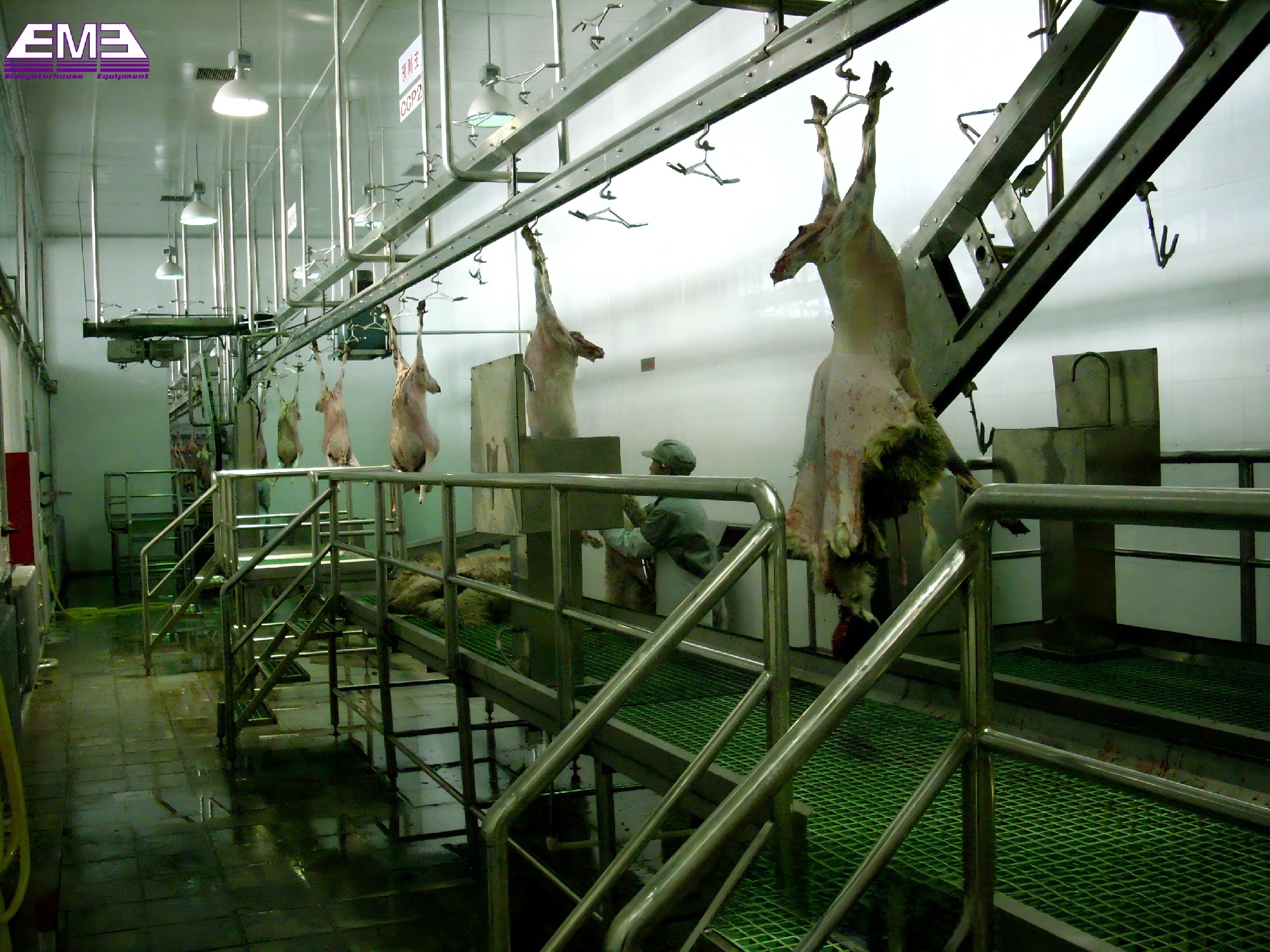 Goat abattoir hind leg skinning platform for sheep killing in slaughterhouse