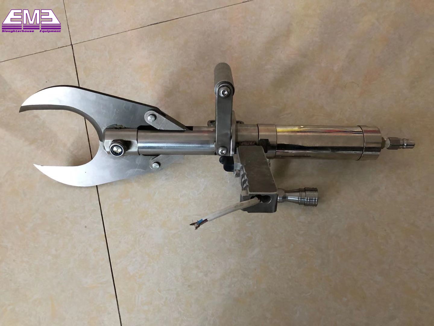 Cattle horn and hoof hydraulic shear cow slaughterhouse machine for meat processing plant