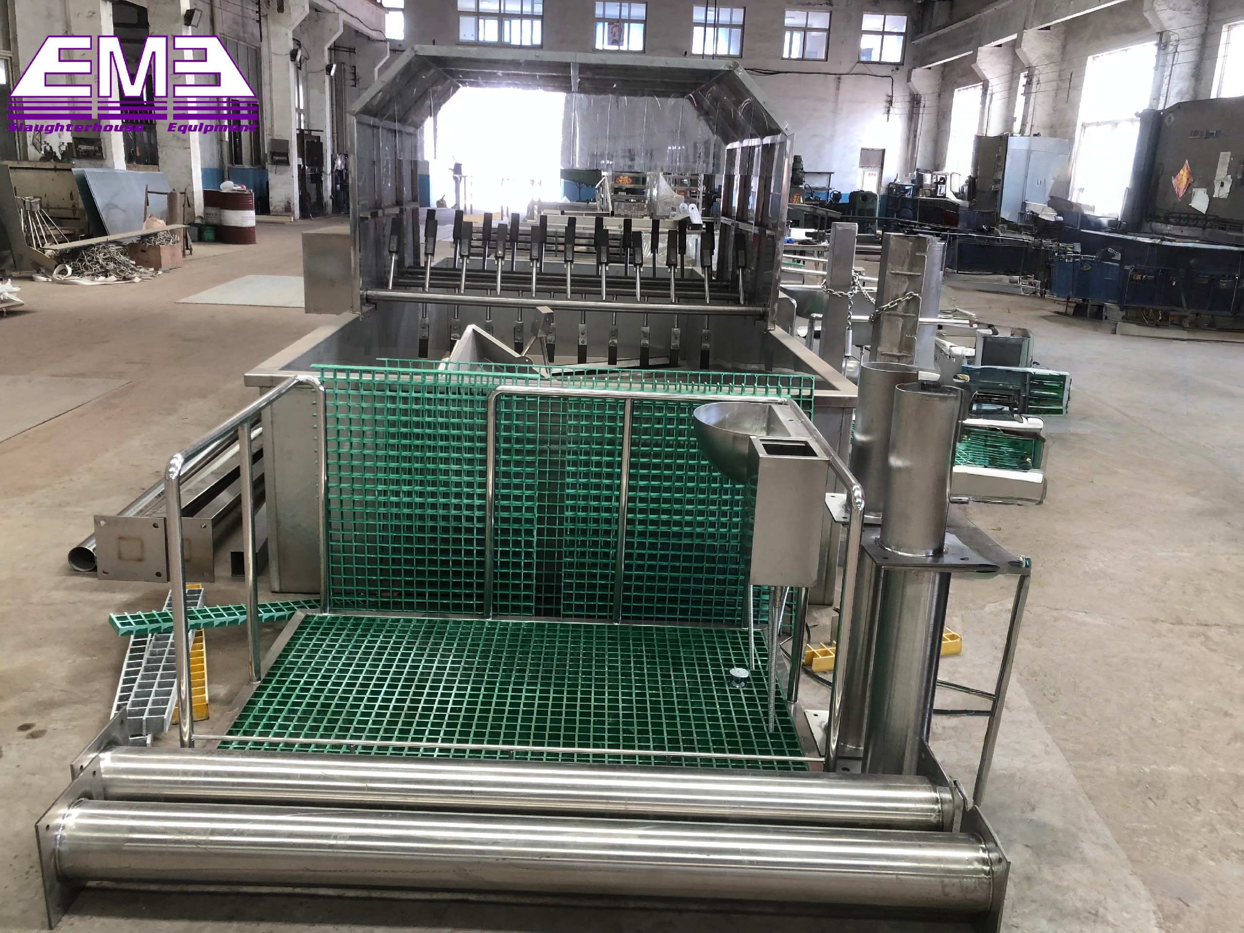 Living cattle killing platform cow slaughtering machine