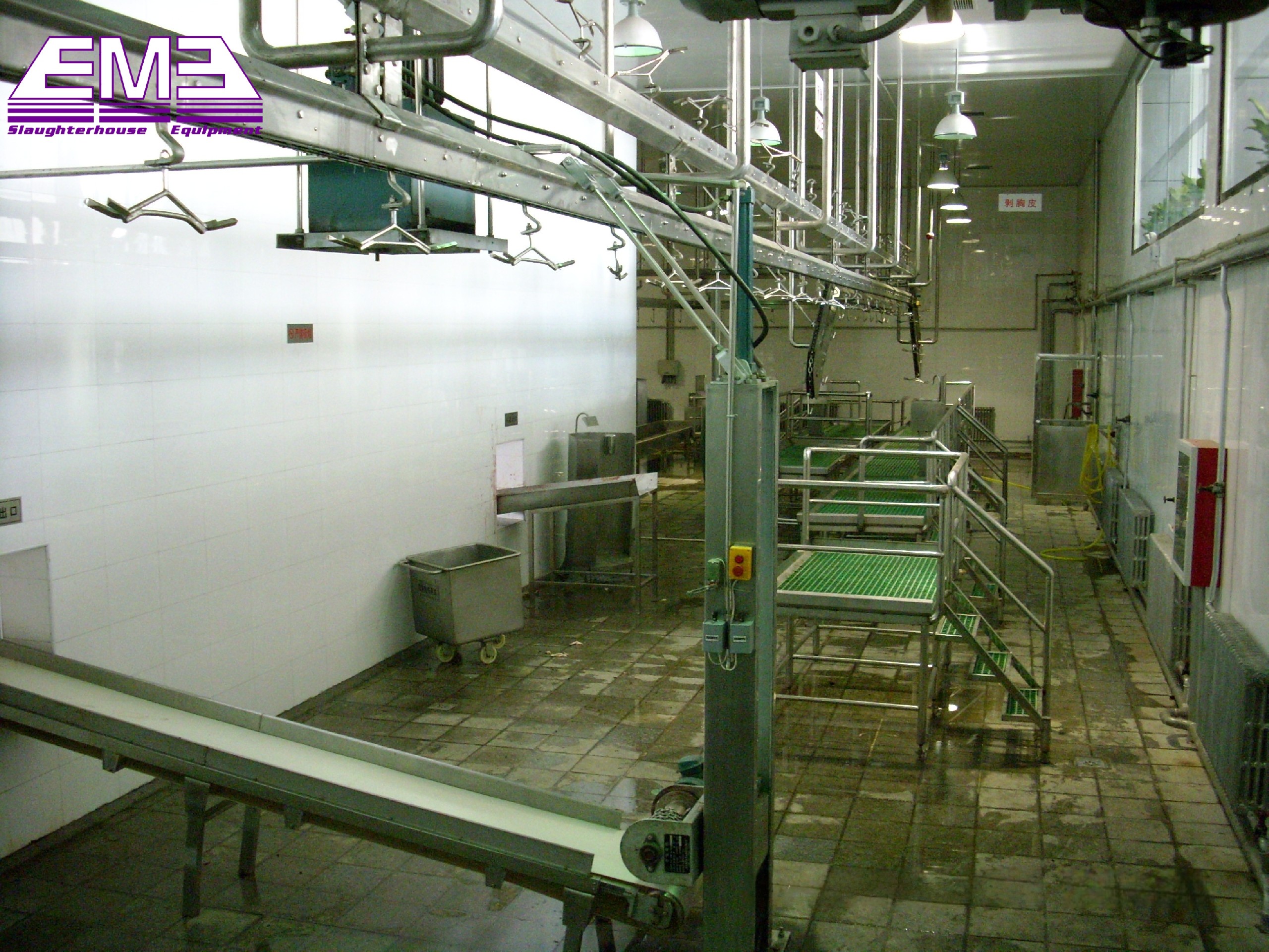 Goat abattoir hind leg skinning platform for sheep killing in slaughterhouse