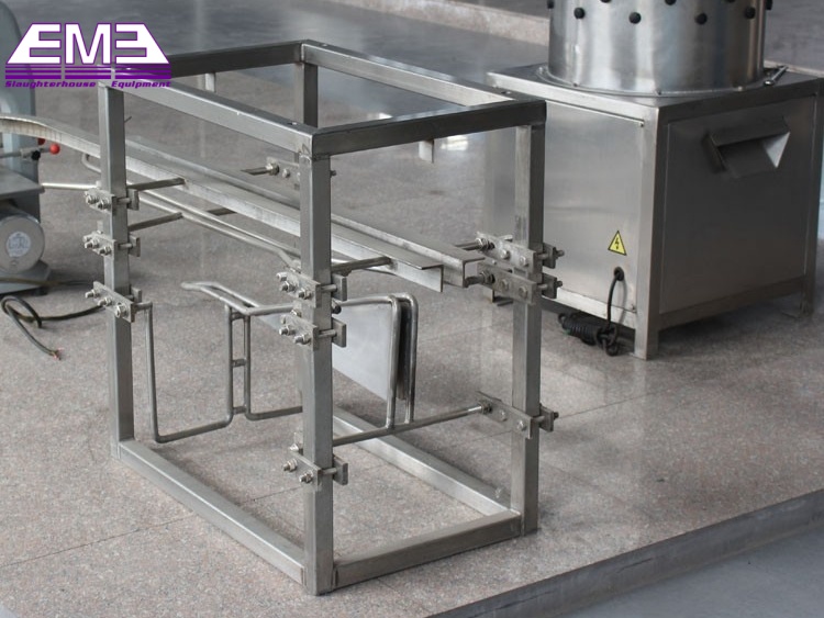 Poultry carcass unloading device for chichen processing line