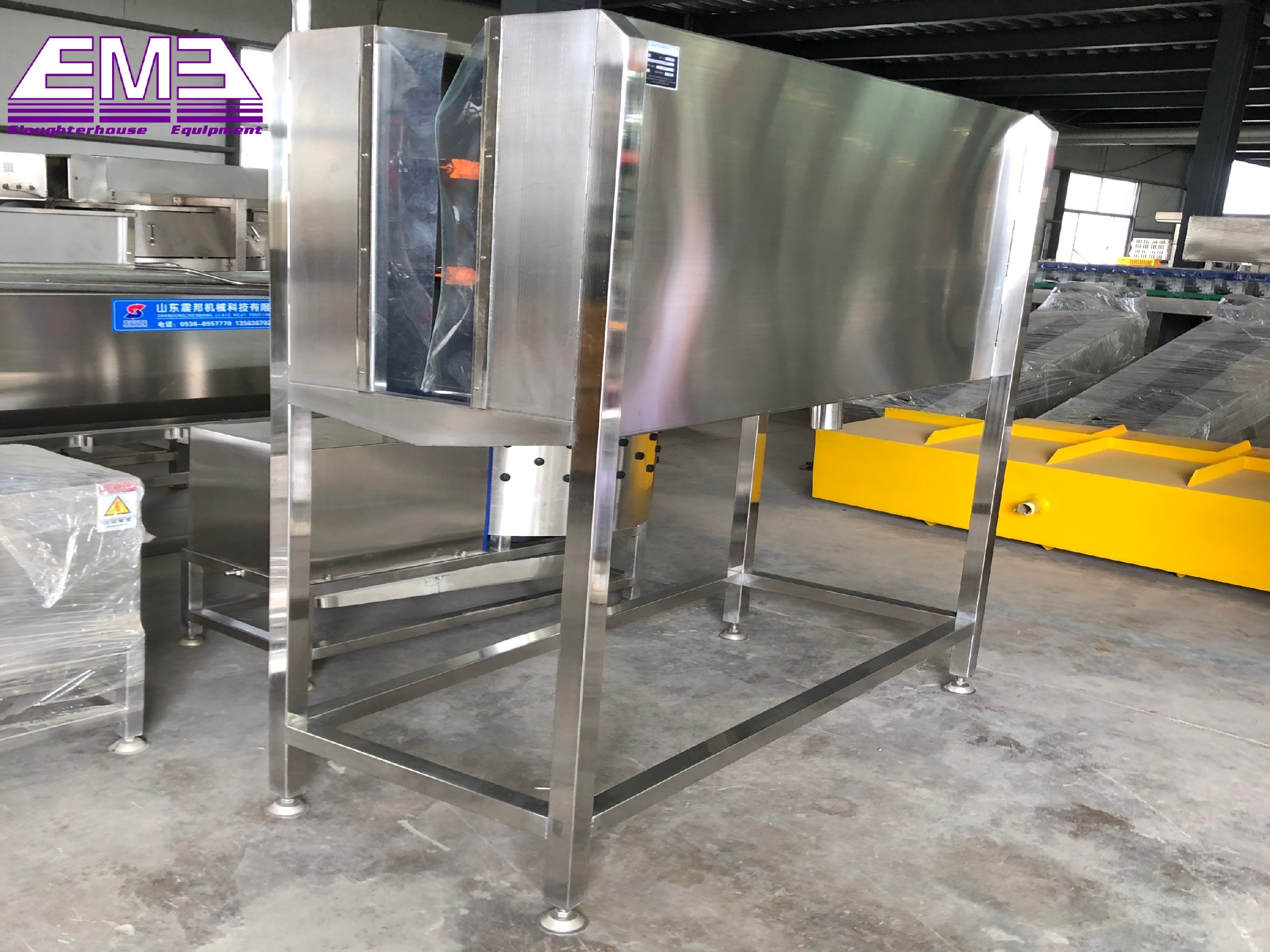 Poultry carcass washing machine for poultry slaughterhouse line