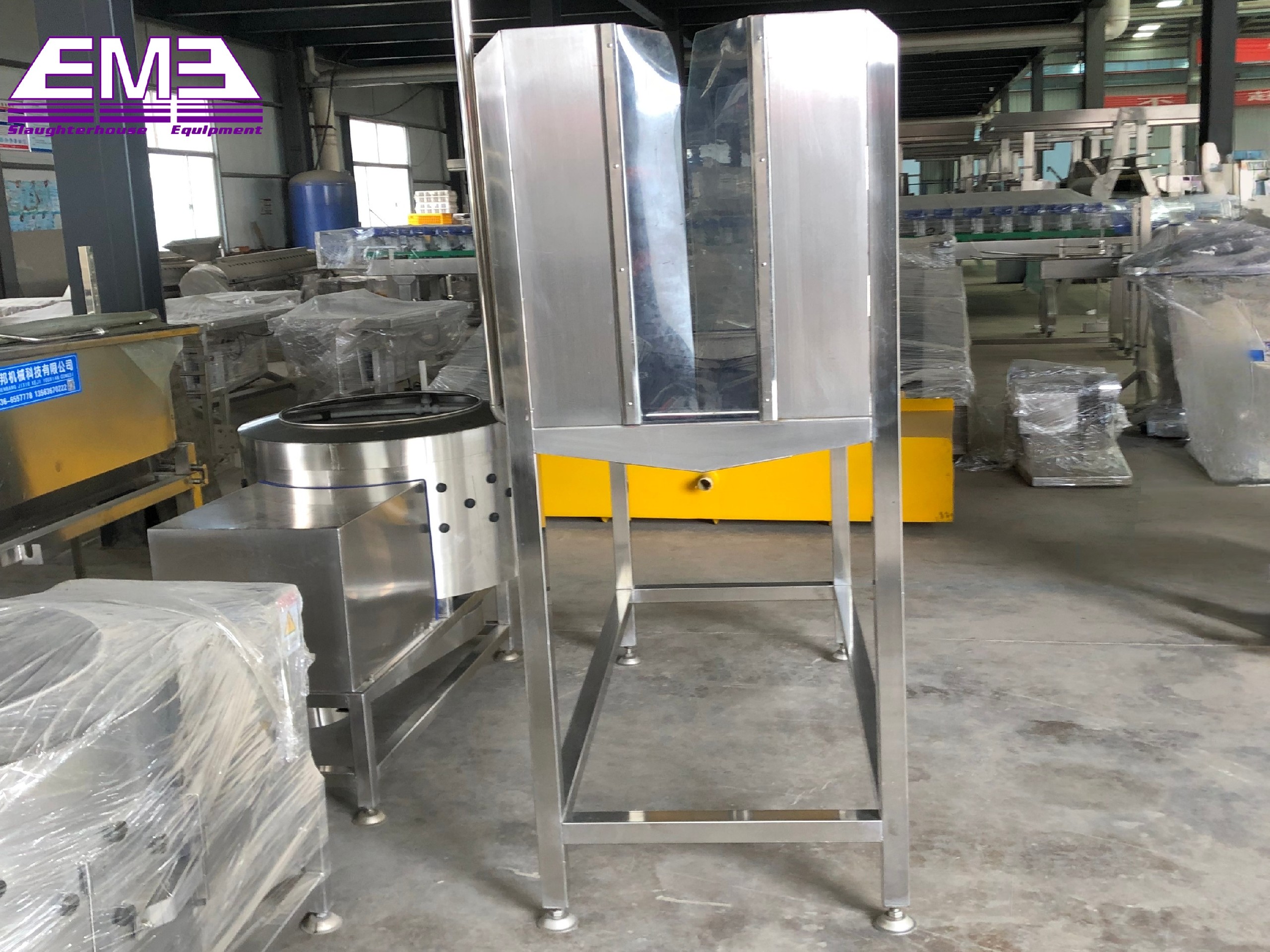Poultry carcass washing machine for poultry slaughterhouse line