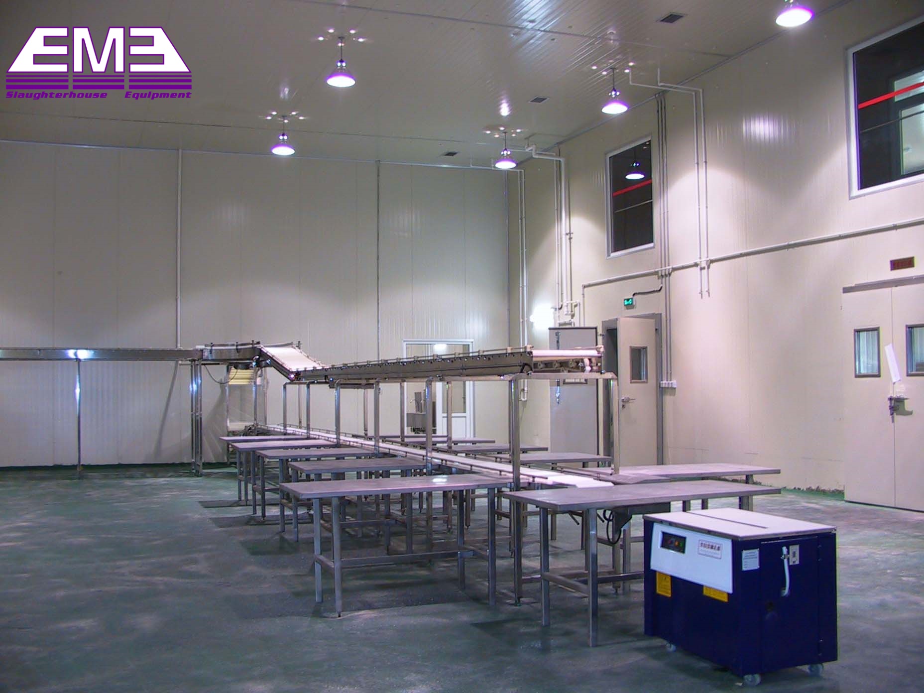 Dual-layer belt conveyor for meat deboning