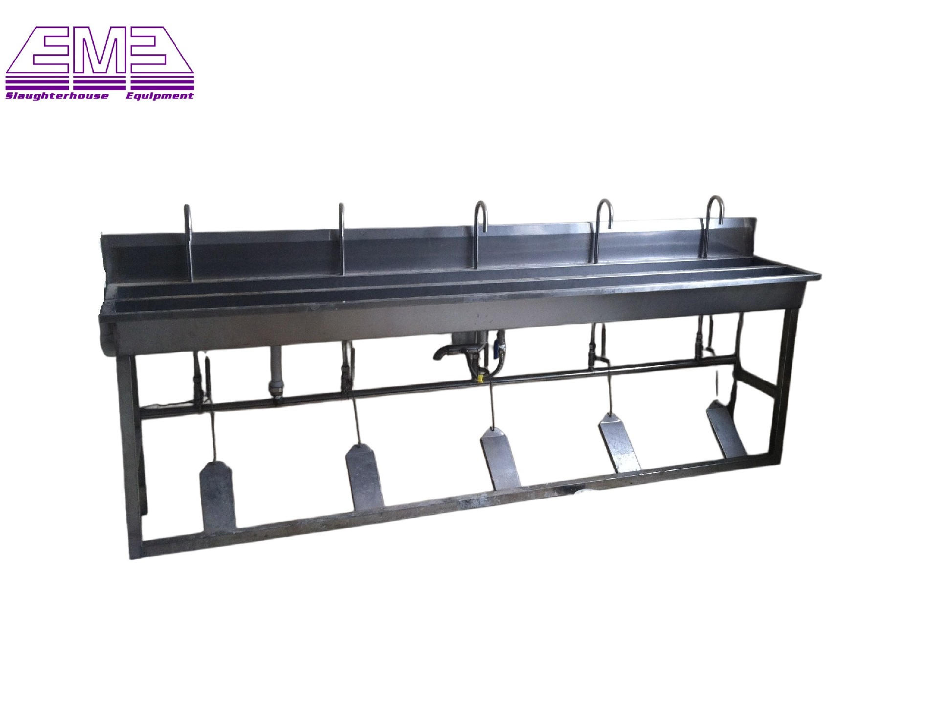 Multi-station wash basin