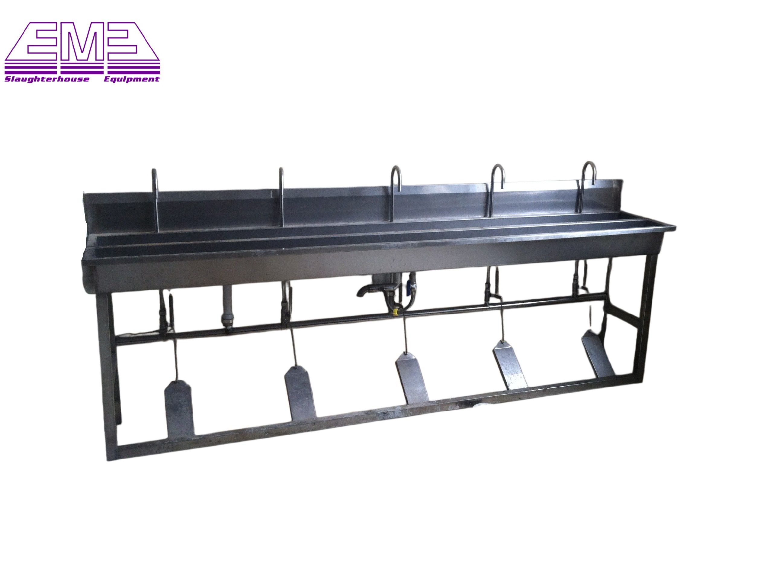 Multi-station wash basin