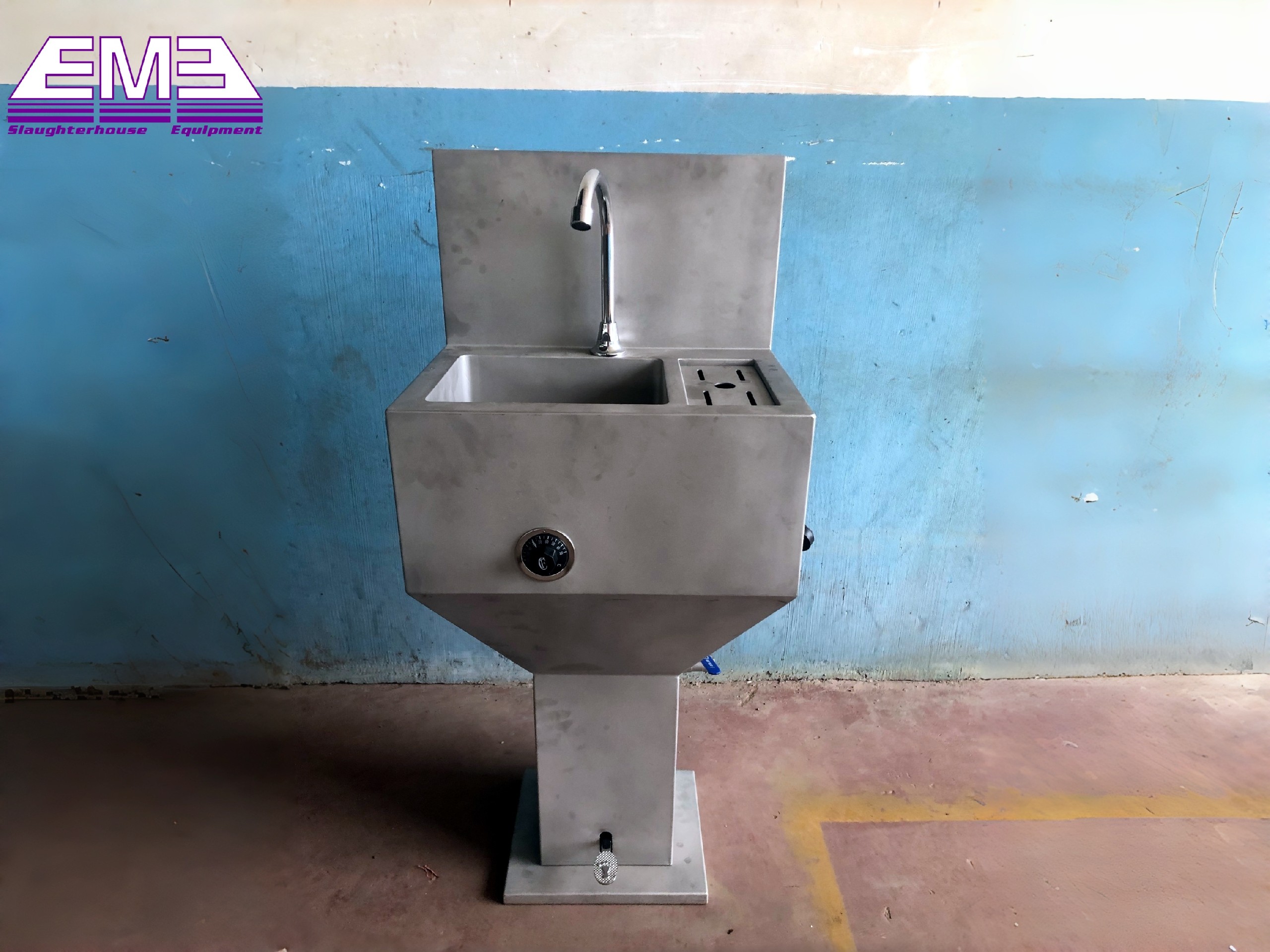 Hand washing and knife sterilizing device