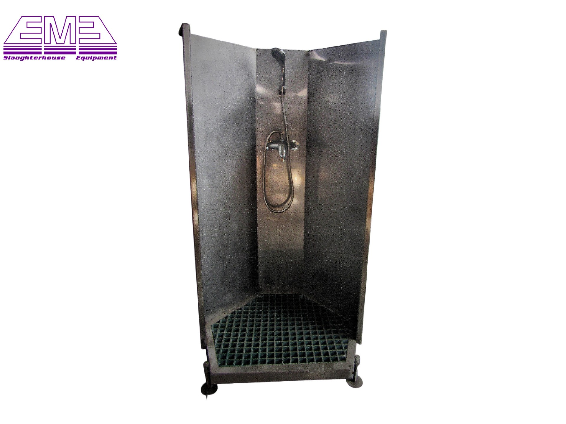 Apron washing device