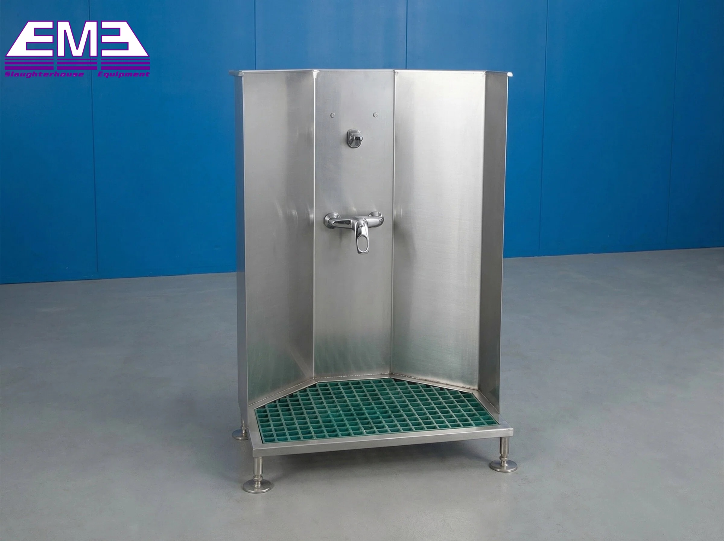 Apron washing device