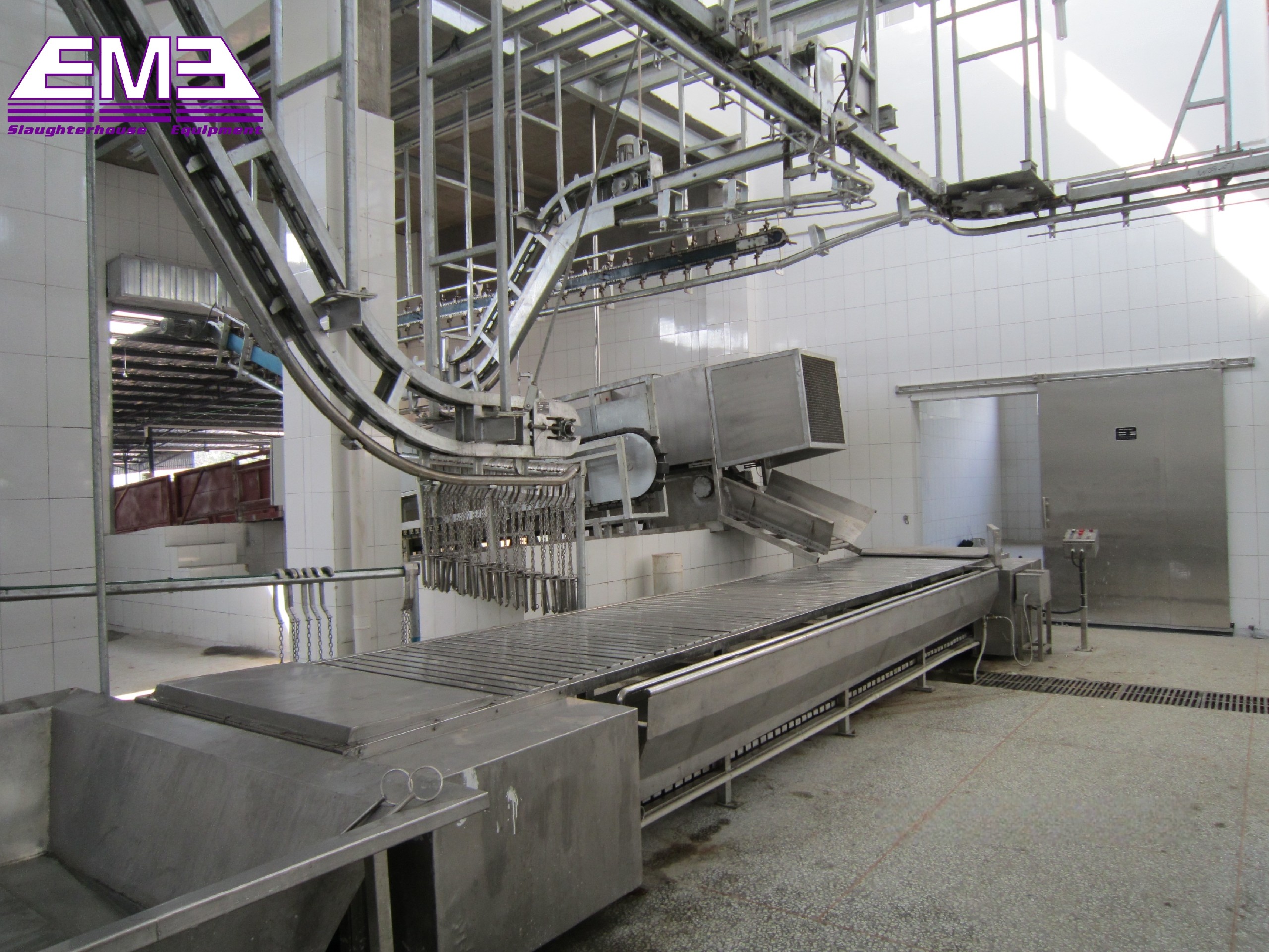 Pig carcass auto convey table in pig abattoir and slaughterhouse