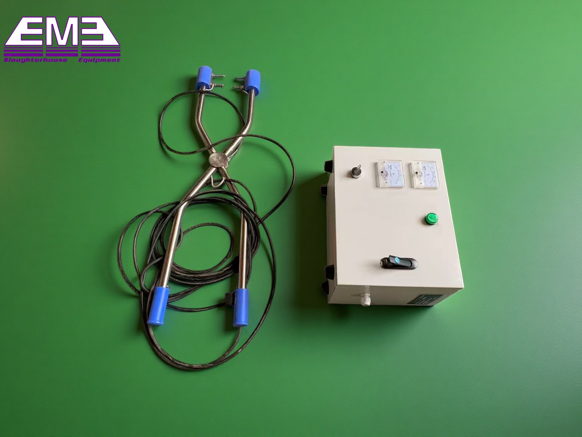 Living pig manual stunning device for meat processing machine