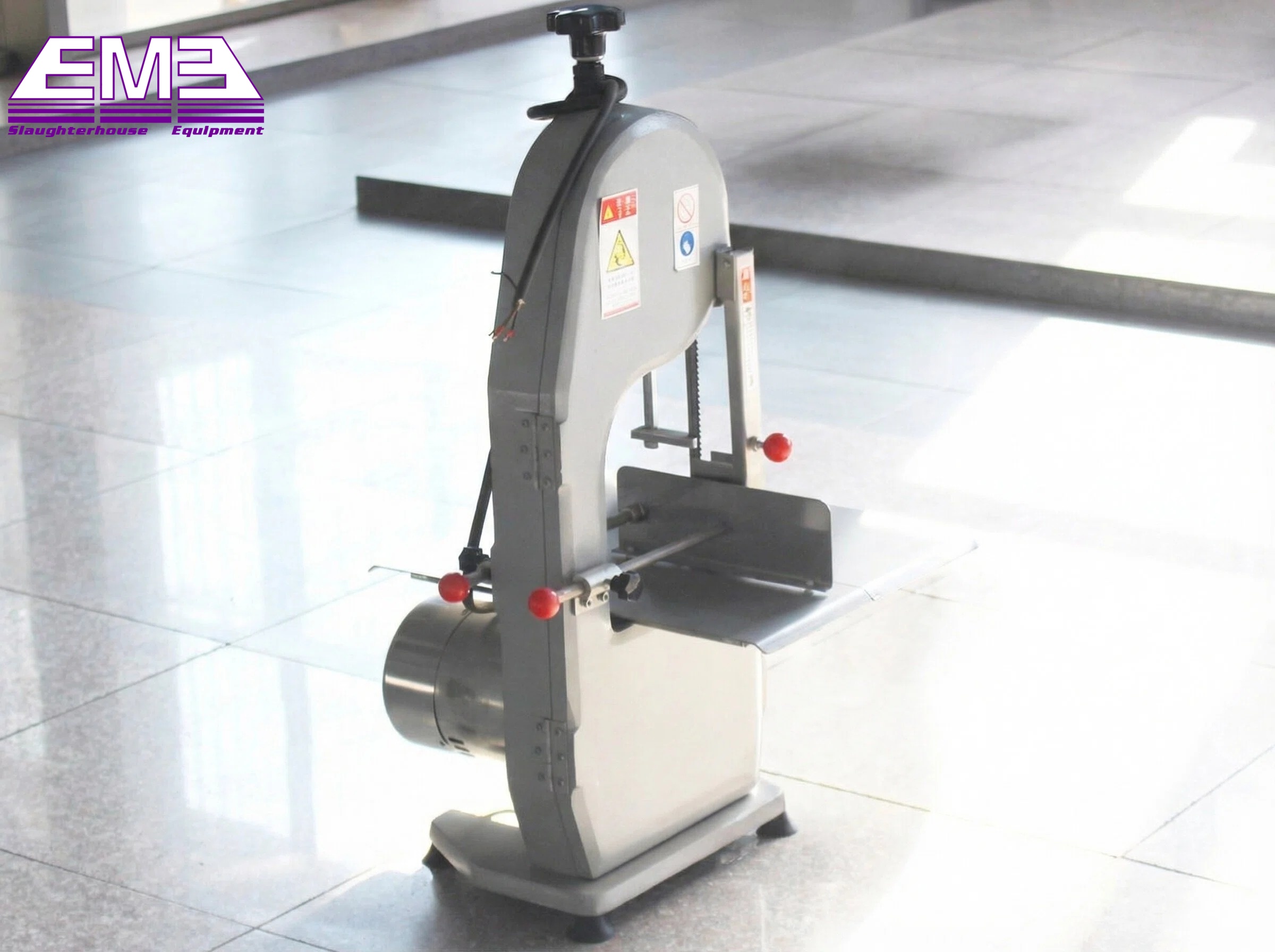 Cutting poultry carcass legs and swin for poultry slaughtering equipment