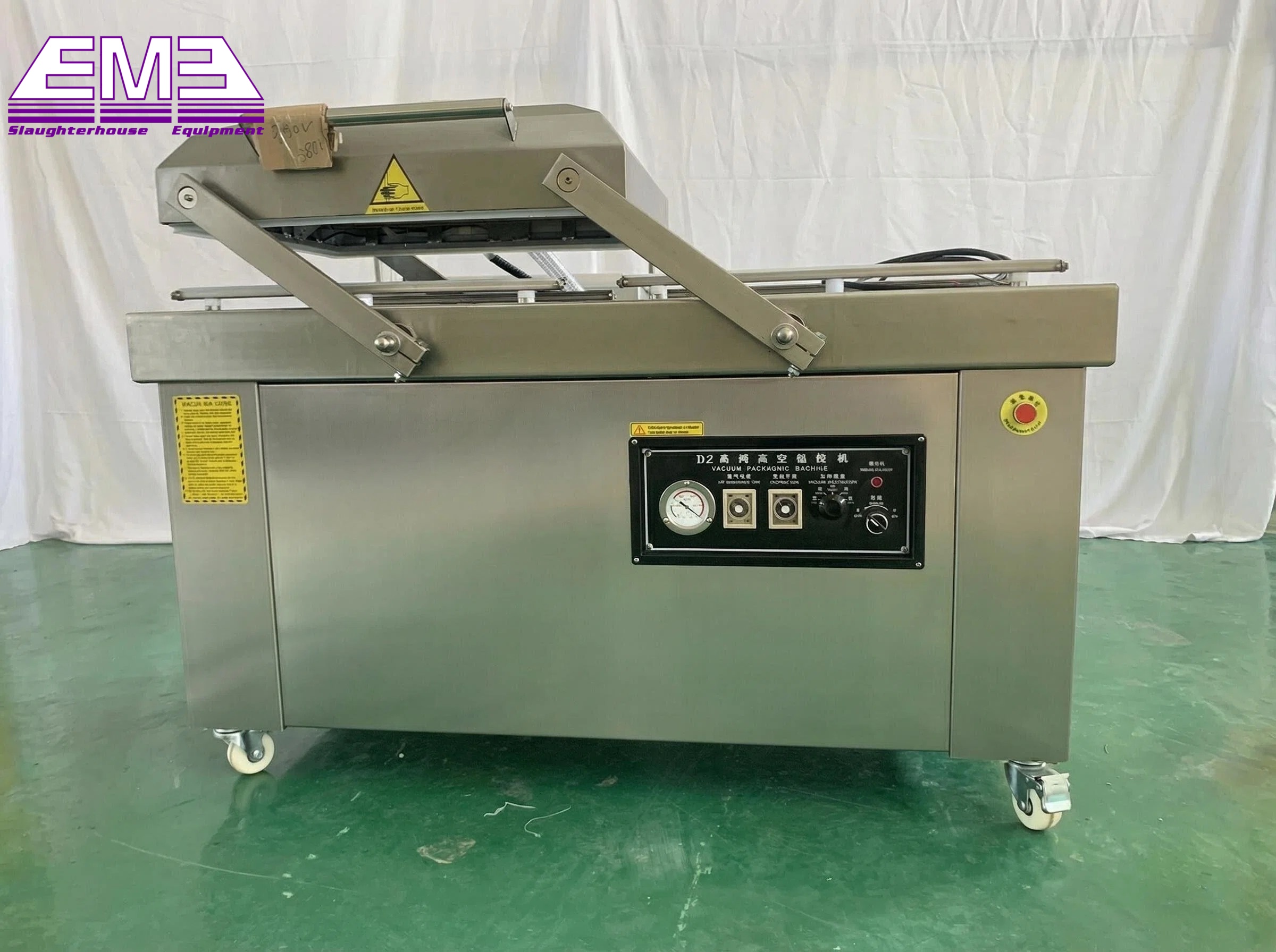 Automatic vacuum packaging machine for meat