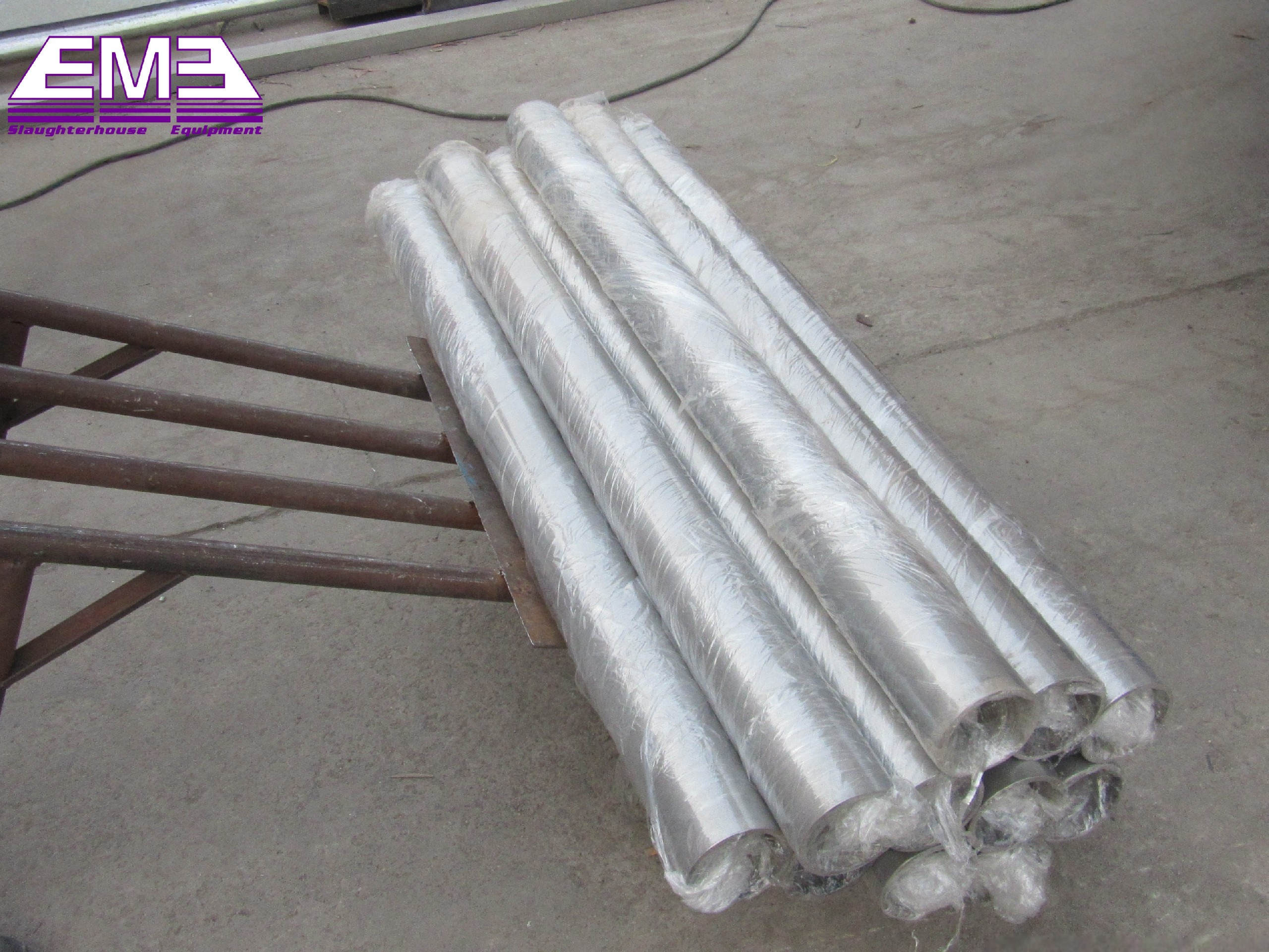 Live cattle fixed bolt