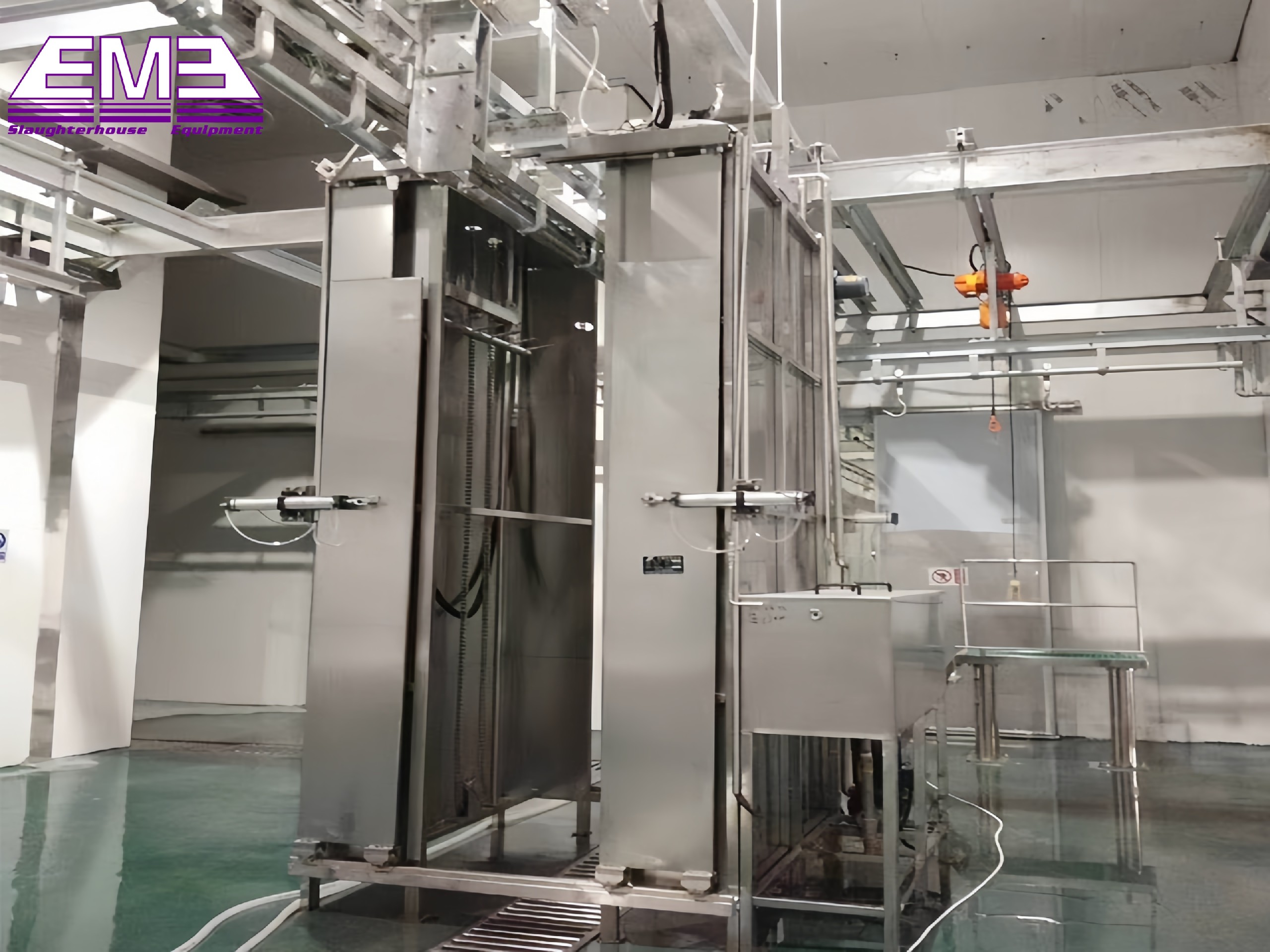 Cattle half carcass automatic cleaning machine