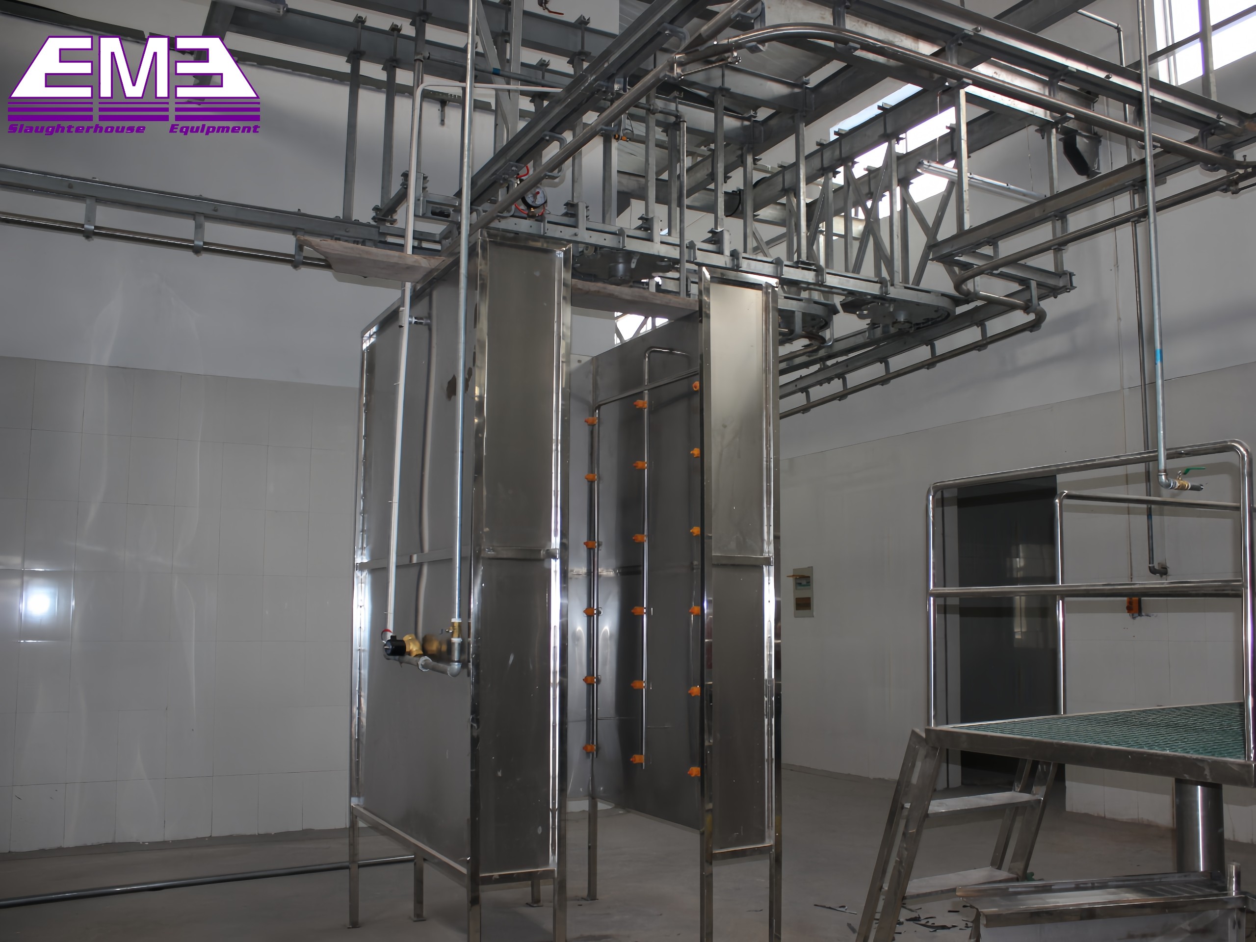 Cattle half carcass automatic cleaning machine