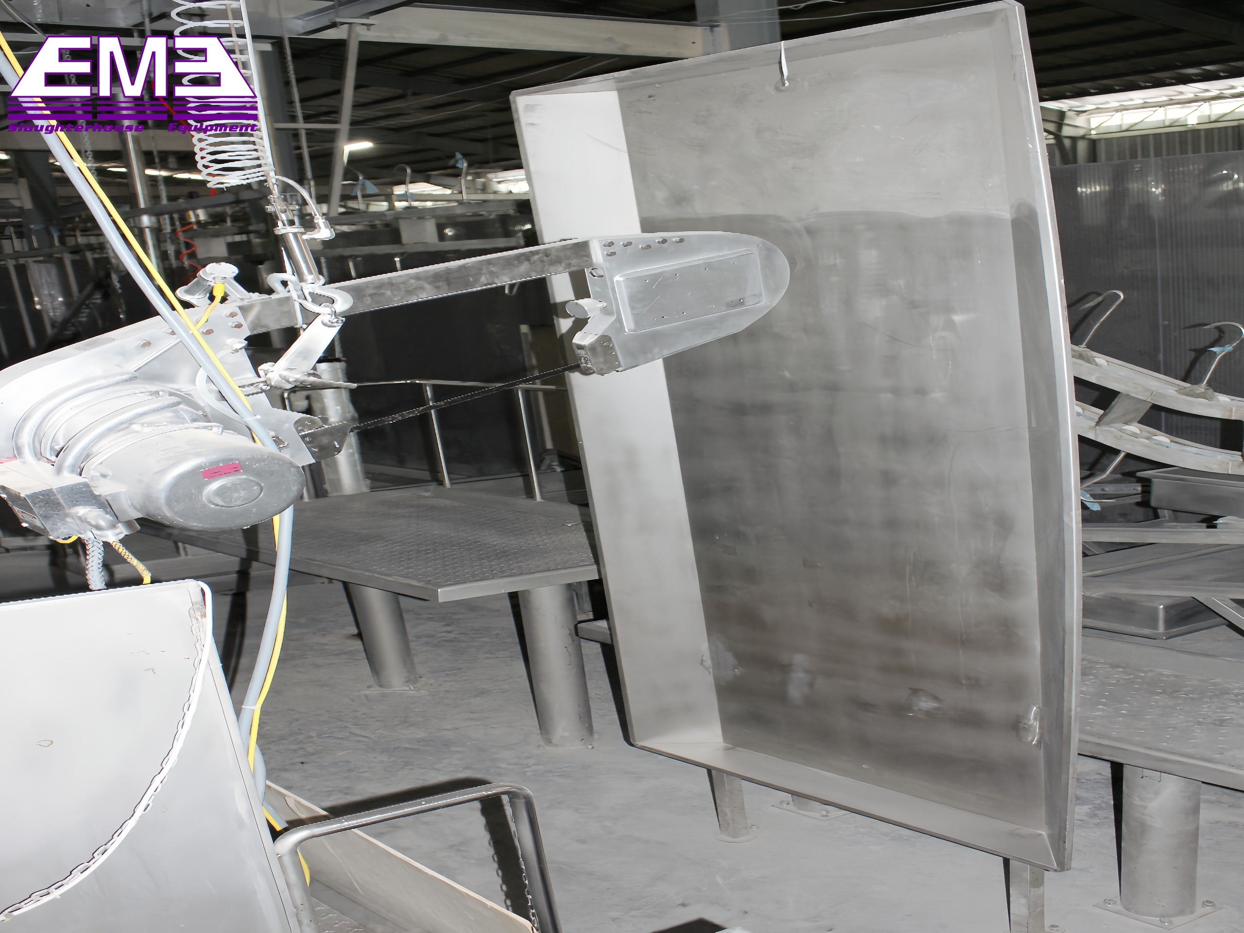 Cattle carcass splitting prevention screen