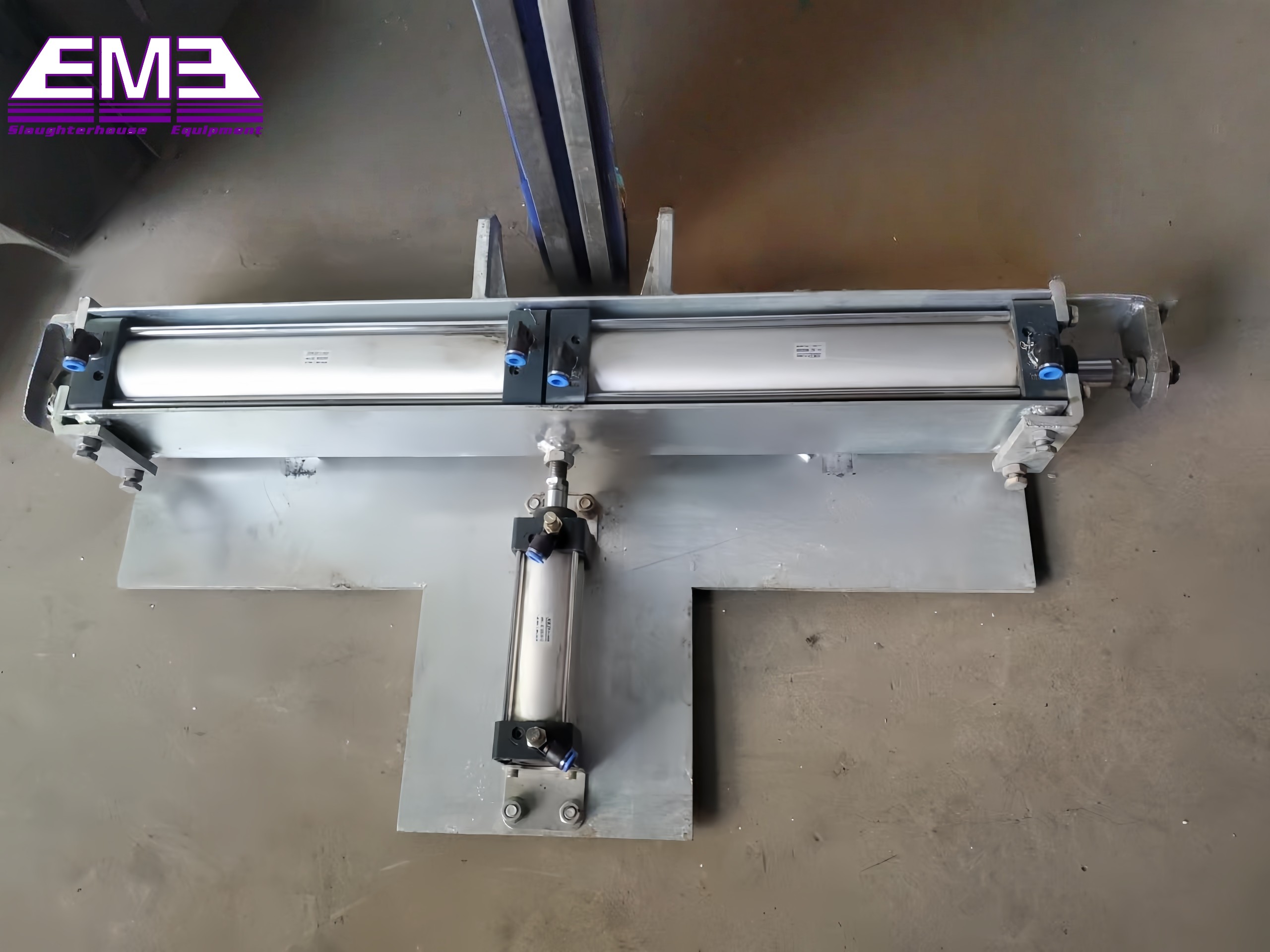 Cattle hind legs pneumatic separator