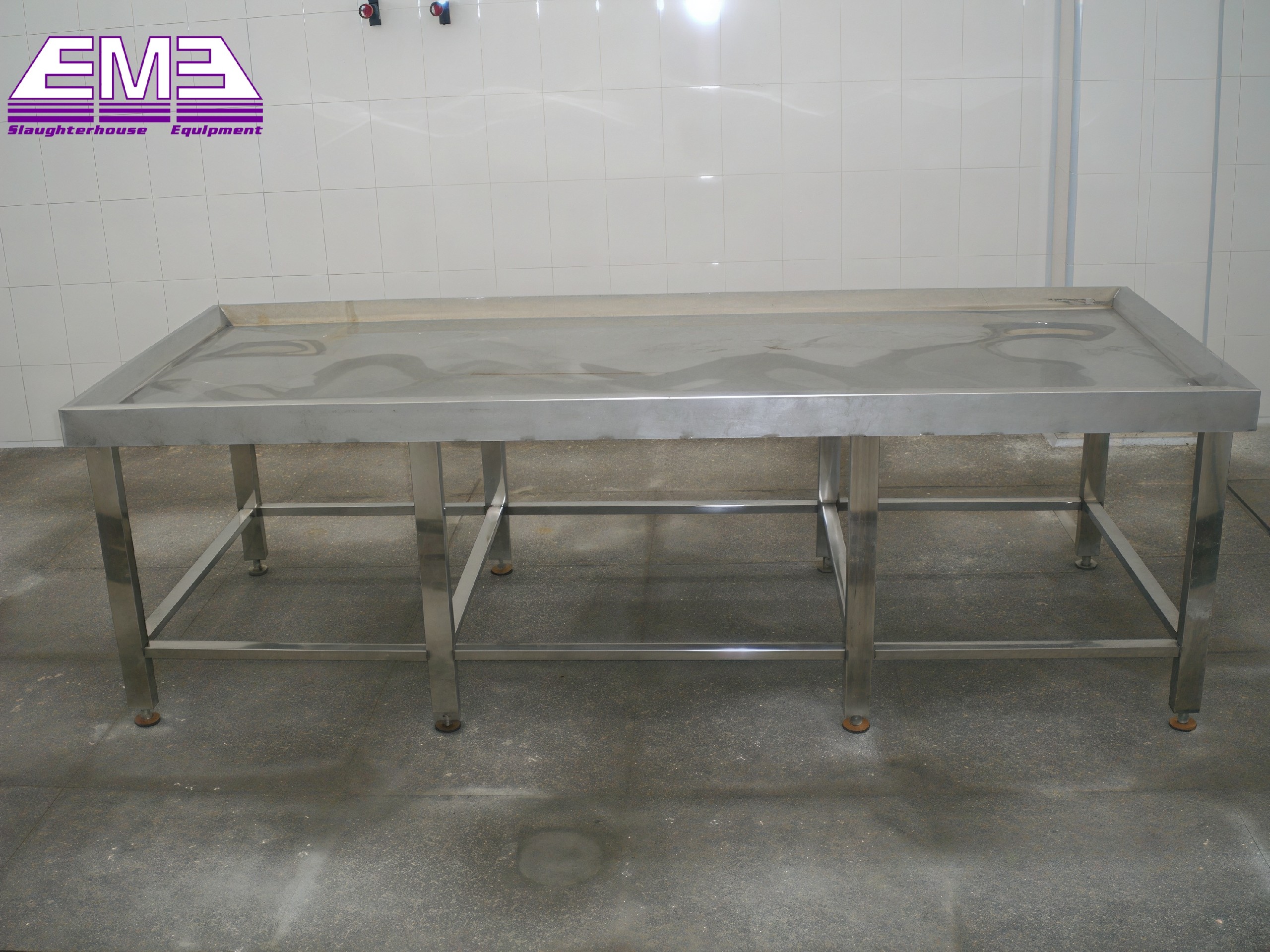 Cattle white/red viscera cleaning table