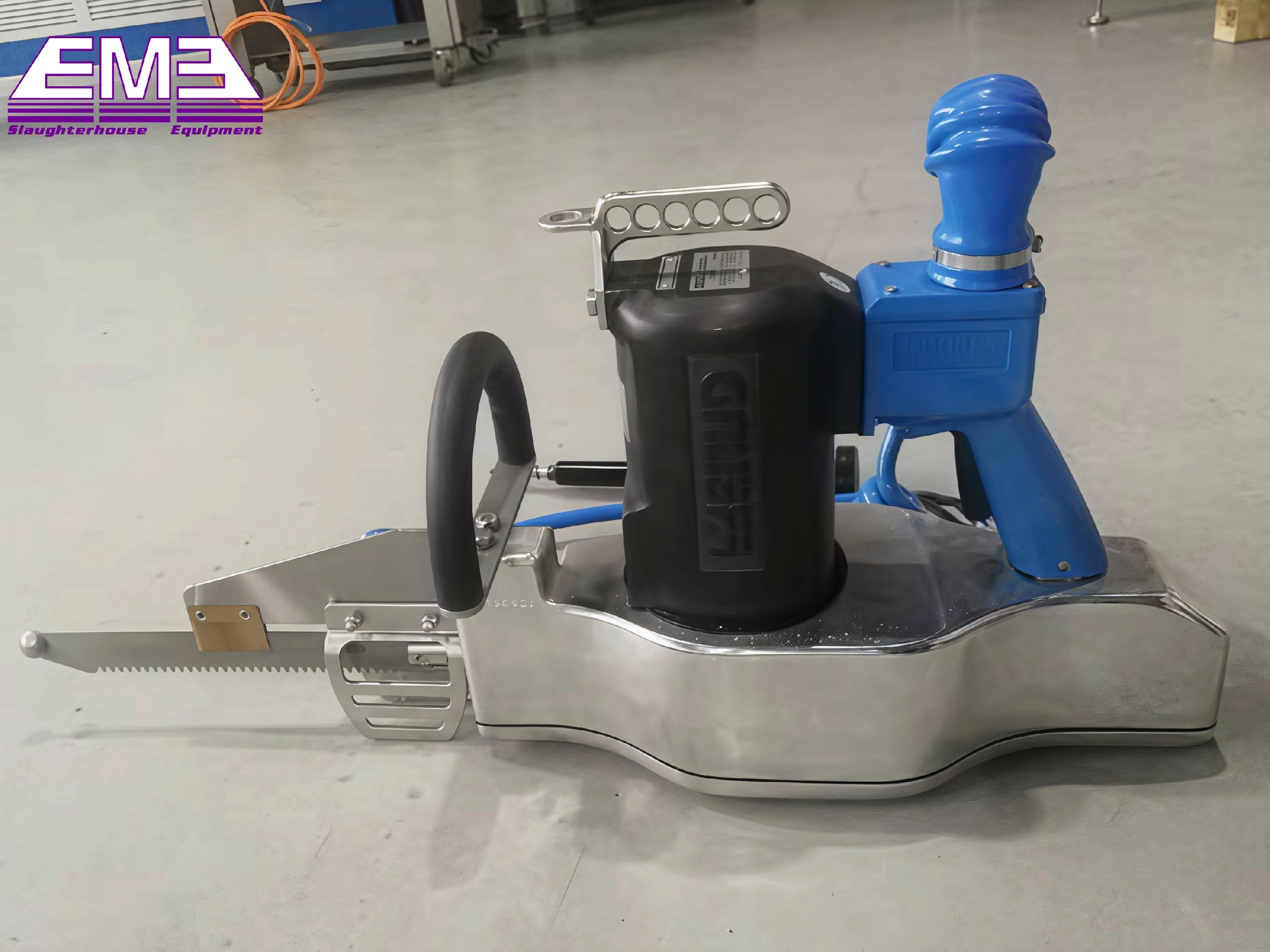 Cattle brisket cutting saw