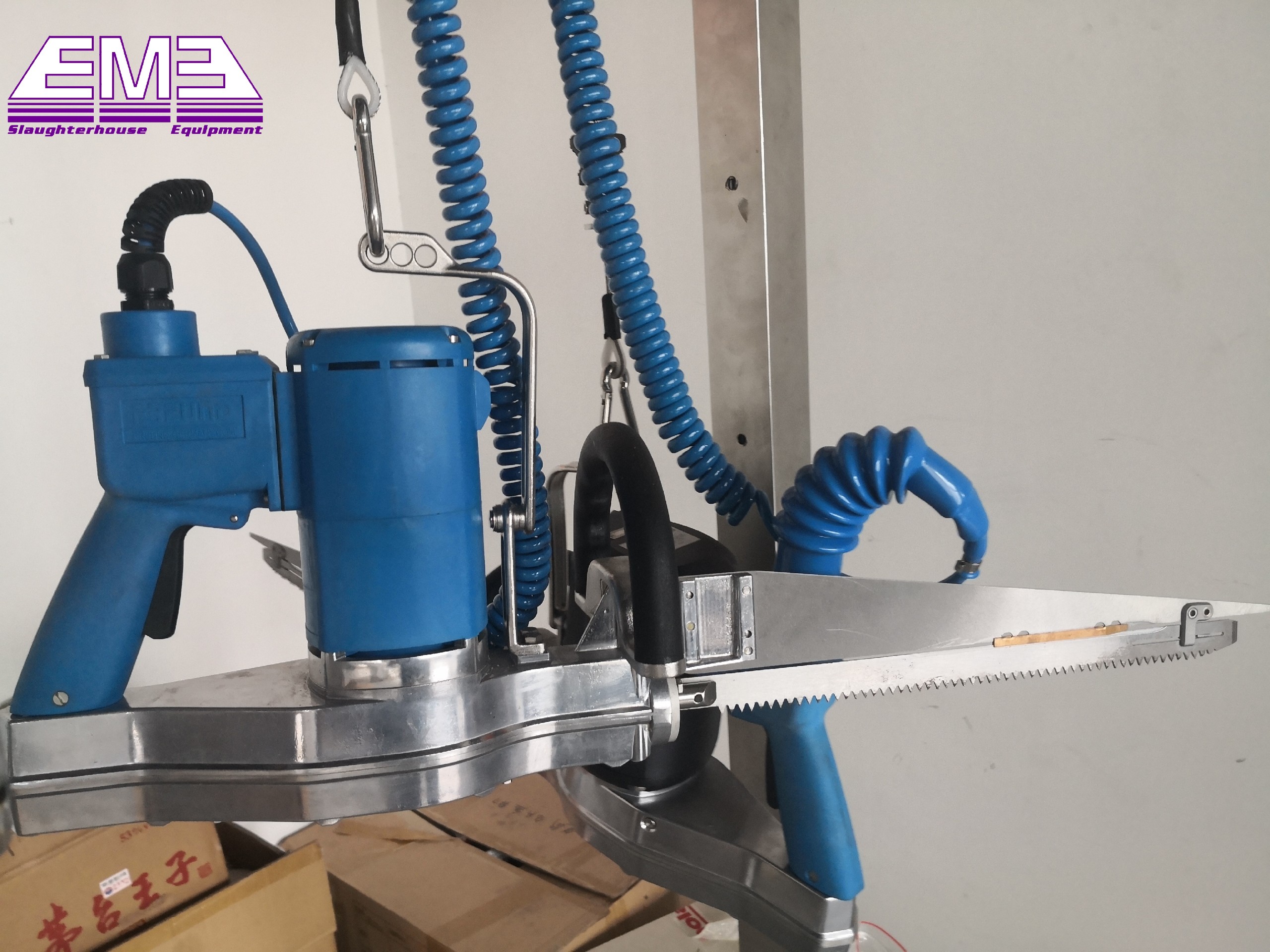 Cattle brisket cutting saw